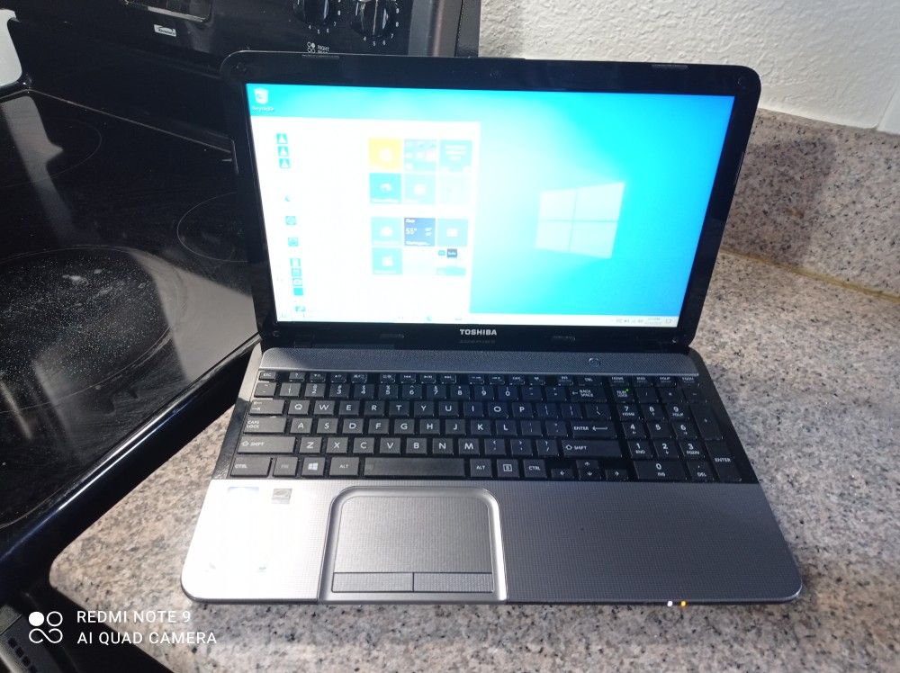 TOSHIBA LAPTOP***READY FOR SCHOOL OR WORK**