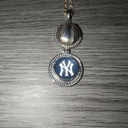N Y YANKEE FAN NECKLACE  REDUCED 