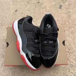 Bred Jordan 11 Low Size 8🔥