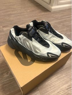 Yezzy 700