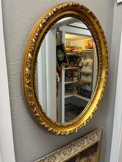 Beautiful  Guilded Wood Framed Oval Mirror