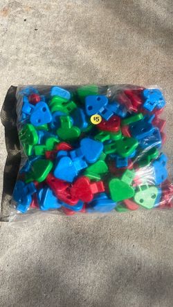 Over 100 party whistles for kids