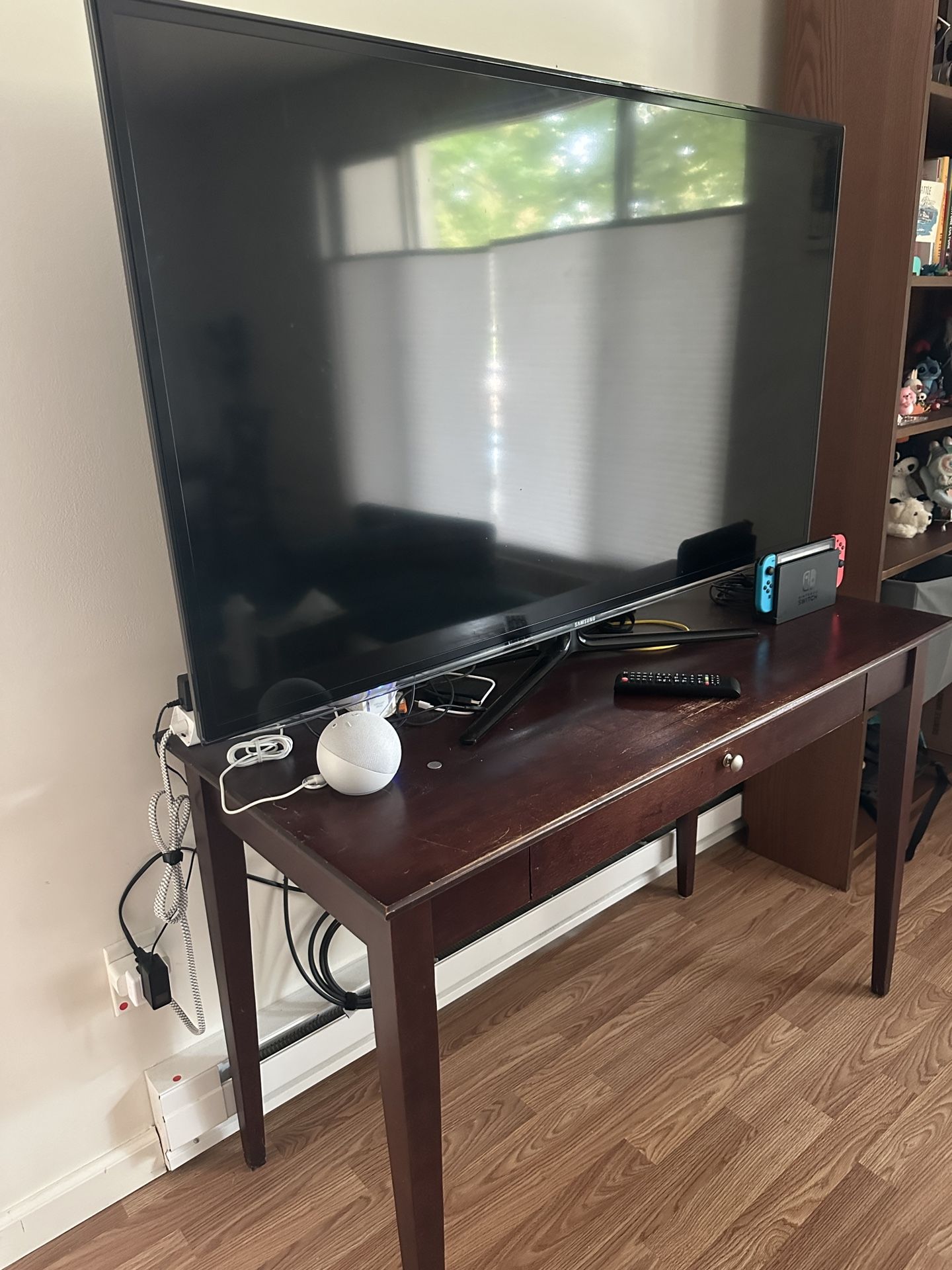 Free wooden desk with keyboard drawer
