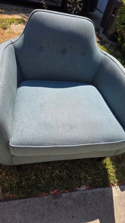 Gia button Lounge Chair