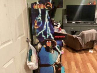 Mortal Kombat II Midway Arcade  it works ..