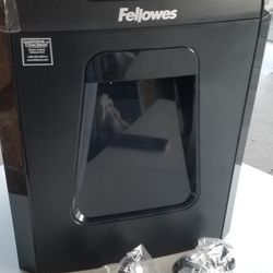 Fellowes Powershred 12C 12-Sheet Cross-Cut Personal Shredder

