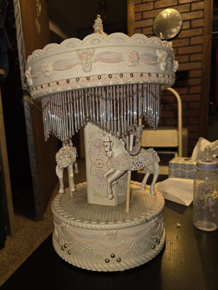 Rotating Vintage Horse Carousel Lamp