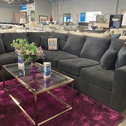 Black Sectional ⭐️🙌🏼 $1,599