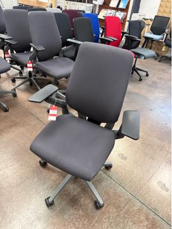 Steelcase Gesture Ergonomic Office Chair (Very Good)