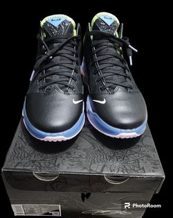 New Nike LeBron 19 Low Size 10