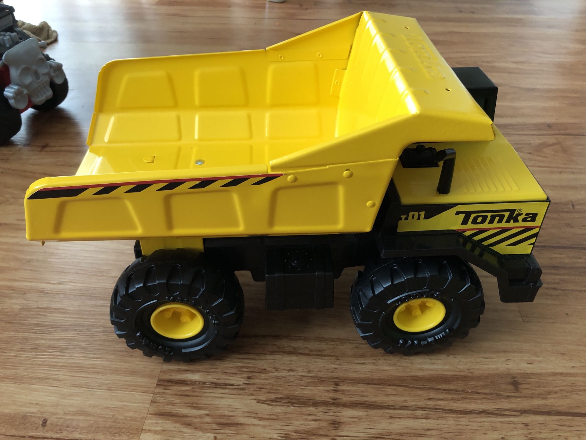 Tonka Classic Steel Dump Truck