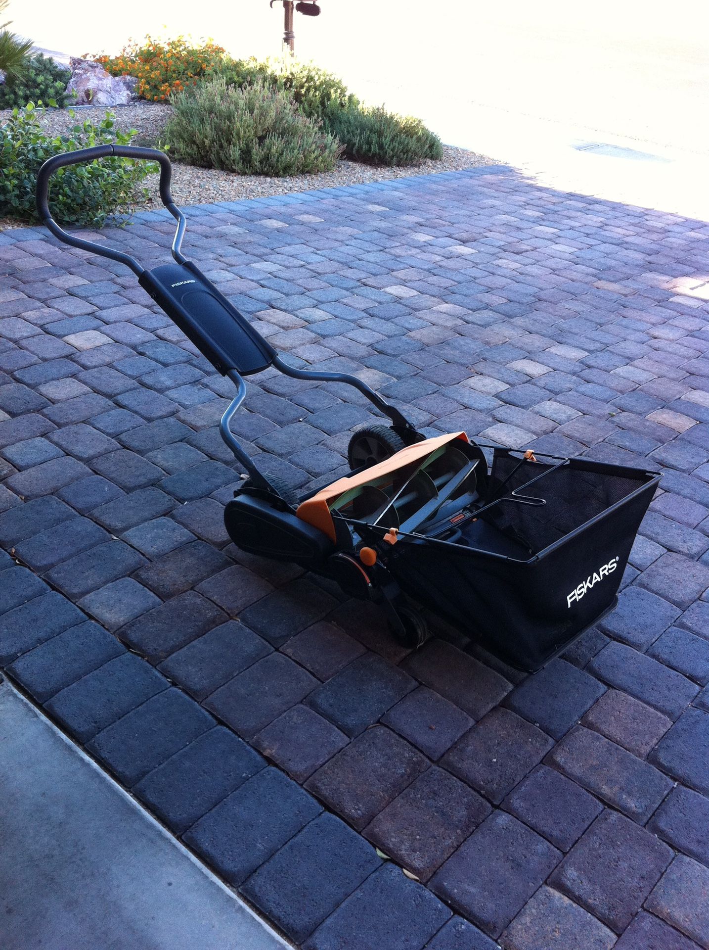 Fiskars 18 Staysharp Max Reel Mower with Grass Catcher