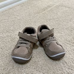 See Kai Run toddler boy sneakers, size US6.5
