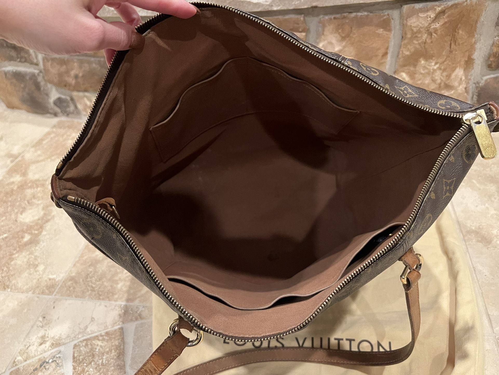 2011 Louis Vuitton Limited Canvas Tote Bag Ailleurs Escale Cabas GM for  Sale in New Fairfield, CT - OfferUp