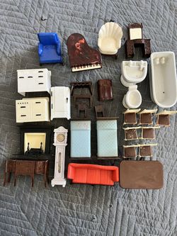 Vintage Renwal Miniature Doll House Furniture And Carry Case