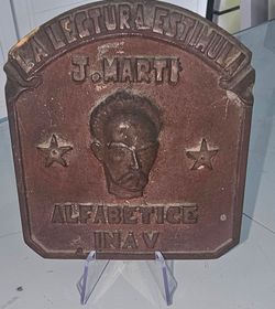 Vintage Jose Marti Cast Iron Plaque La Lectura Estimula