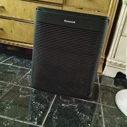 PowerPlus HEPA Air Purifier, Extra-Large Room (530 sq. ft.) Bla