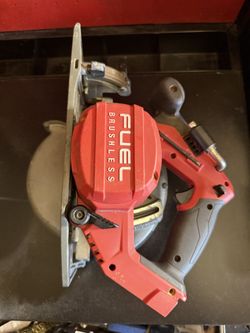 Milwaukee M18 FUEL 18V Lithium-lon Brushless Cordless 7-1/4 in. Circular Saw (Tool-Only)