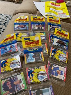 Baseball cards and puzzles from 1989