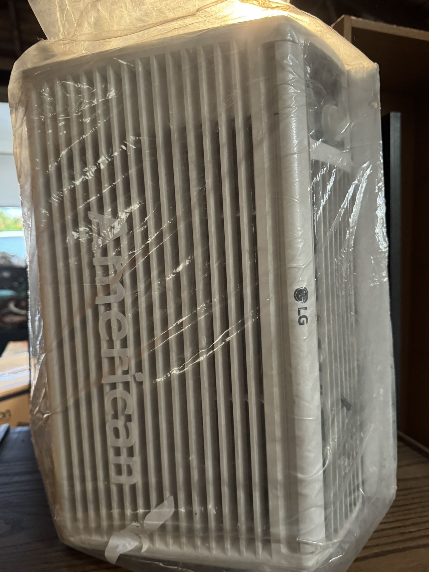 LG American window AC Unit