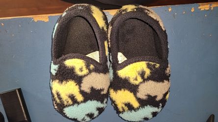 Wonder nation Slippers(Size 7-8)