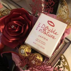 Perfumes Con Decoración Para El Día Del Amor Y Amistad 