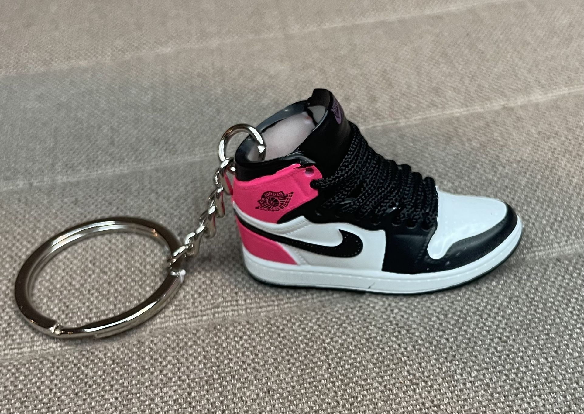 3D Jordan 1 Keychain White/black/pink
