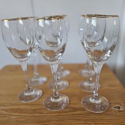 Gold-Rimmed Wine Glasses – Set of 8