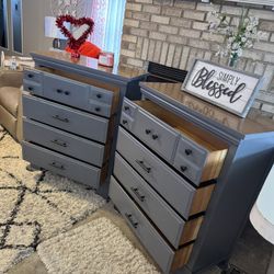 ✨✨GORGEOUS GRAY MATCHING SET OF TWO 4 DRAWER DRESSERS✨✨