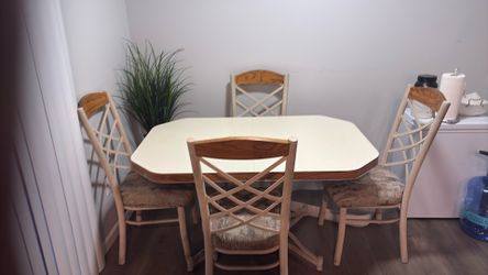 Dinning table with 5 chairs