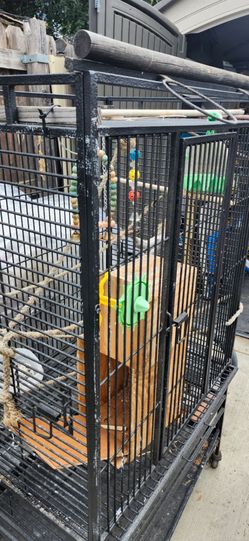 Large bird / parrot cage with stand