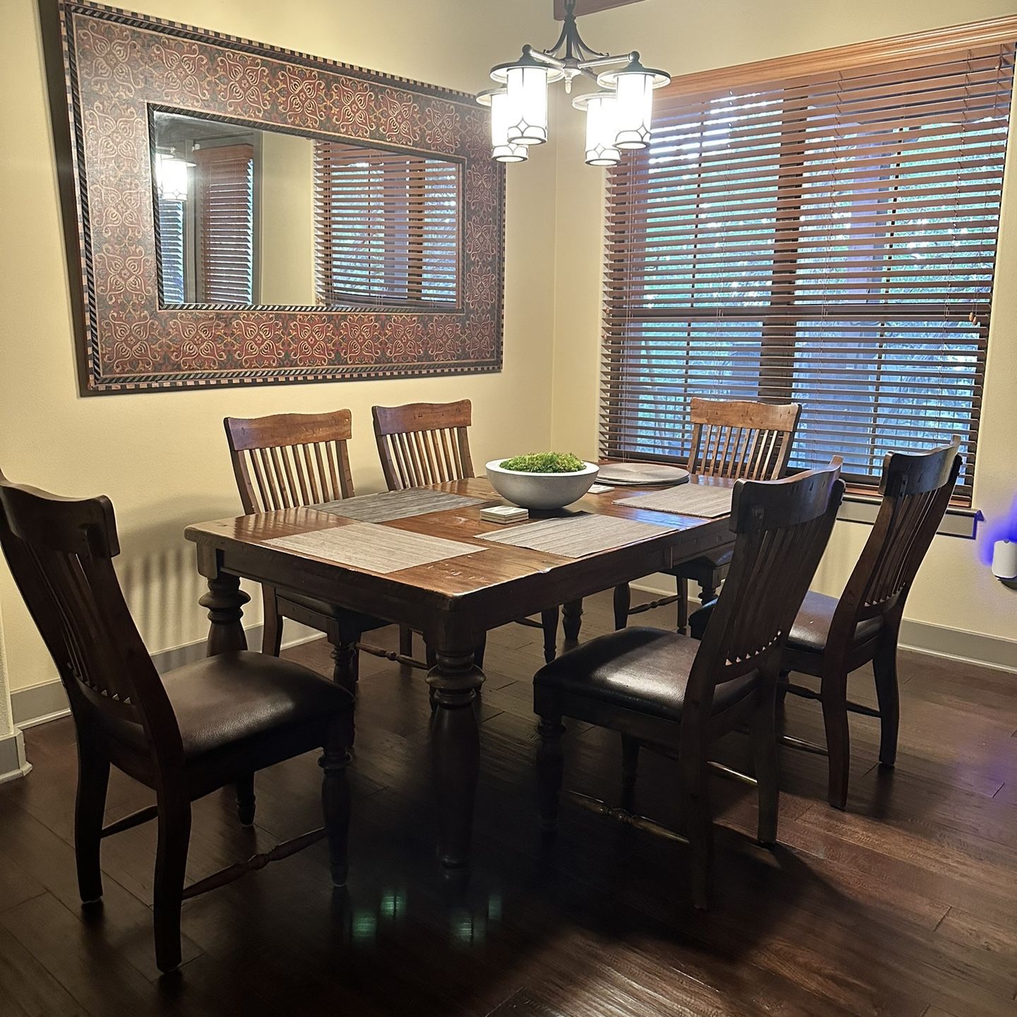 Dining Room With 6 Chairs