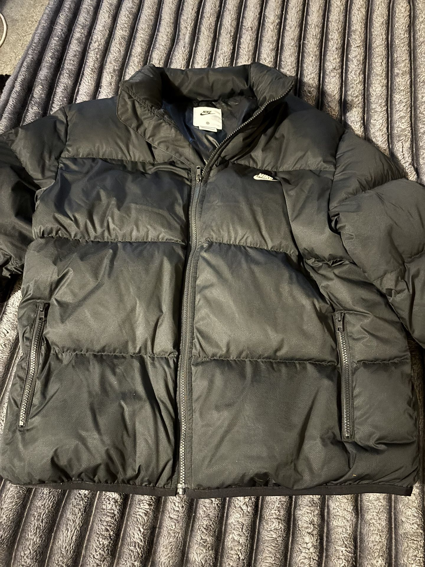 Men's Nike Puffer Jacket - Size L