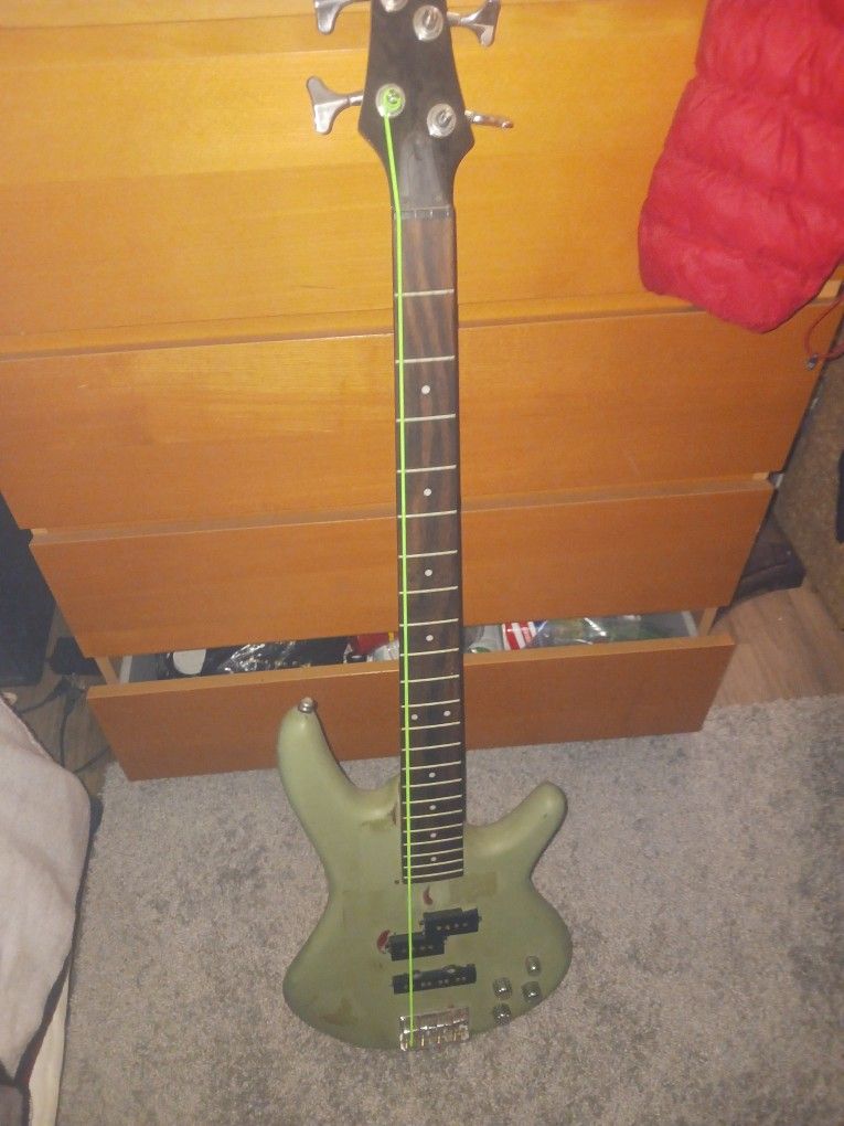 GIO Ibanez Soundgear Bass Guitar
