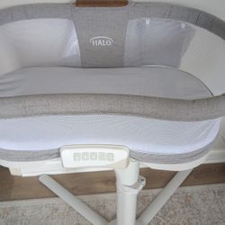 Halo Swivel Bassinet 