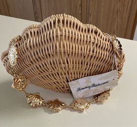 Tommy Bahama Shell Shaped wicker purse
