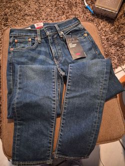 Brand New Ladies Levi's has the D on the tag