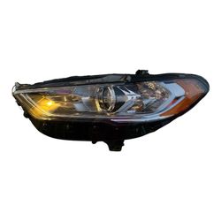 2017-2020 OEM Ford Fusión Halogen Driver Side Headlamp Assembly