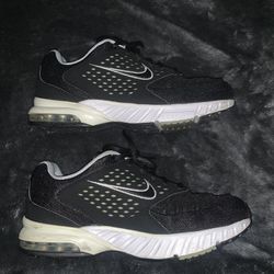 Women’s Nike Air Walking Shoes Black White Size 8 