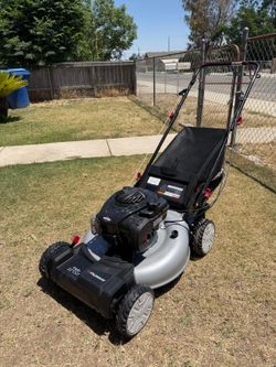 Murray
22 in. 140 cc Briggs & Stratton Walk Behind Gas Self-Propelled Lawn Mower with Front Wheel Drive and Bagger
