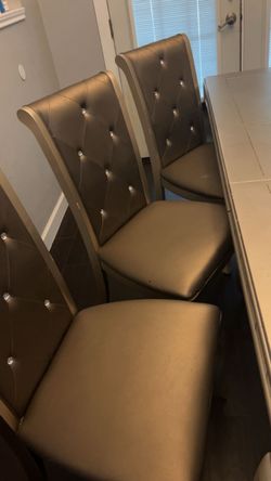 Dining Table / Mesa de comedor