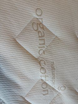 Naturepedic Organic Pillowtop QUEEN Mattress & Organic Wood Foundation