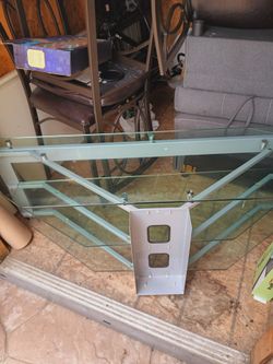 Free TV stand