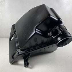 BMW E60 530i 525i AIR FILTER BOX