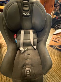 Nuna RAVA Childs Car Seat w/base
