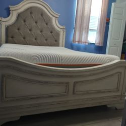 Queen Size Bedroom Set with Tempur-Pedic Mattress 