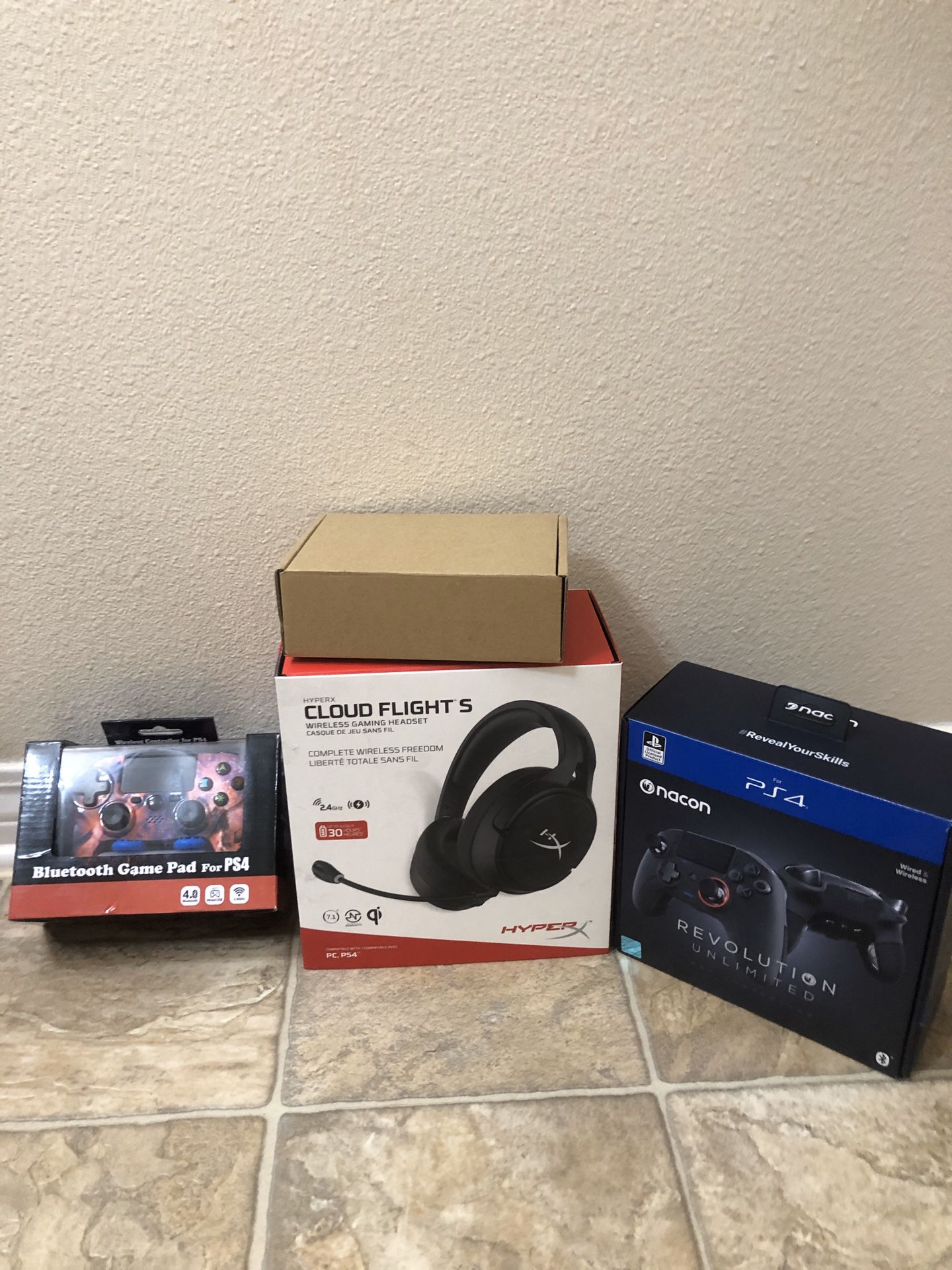 3 PS4 CONTROLLERS & headset