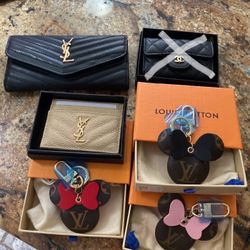 Keychains, Wallets, & Cardholders 