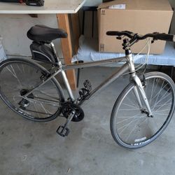 Trek bike 7.1 FX 17.5" and bike carrier 