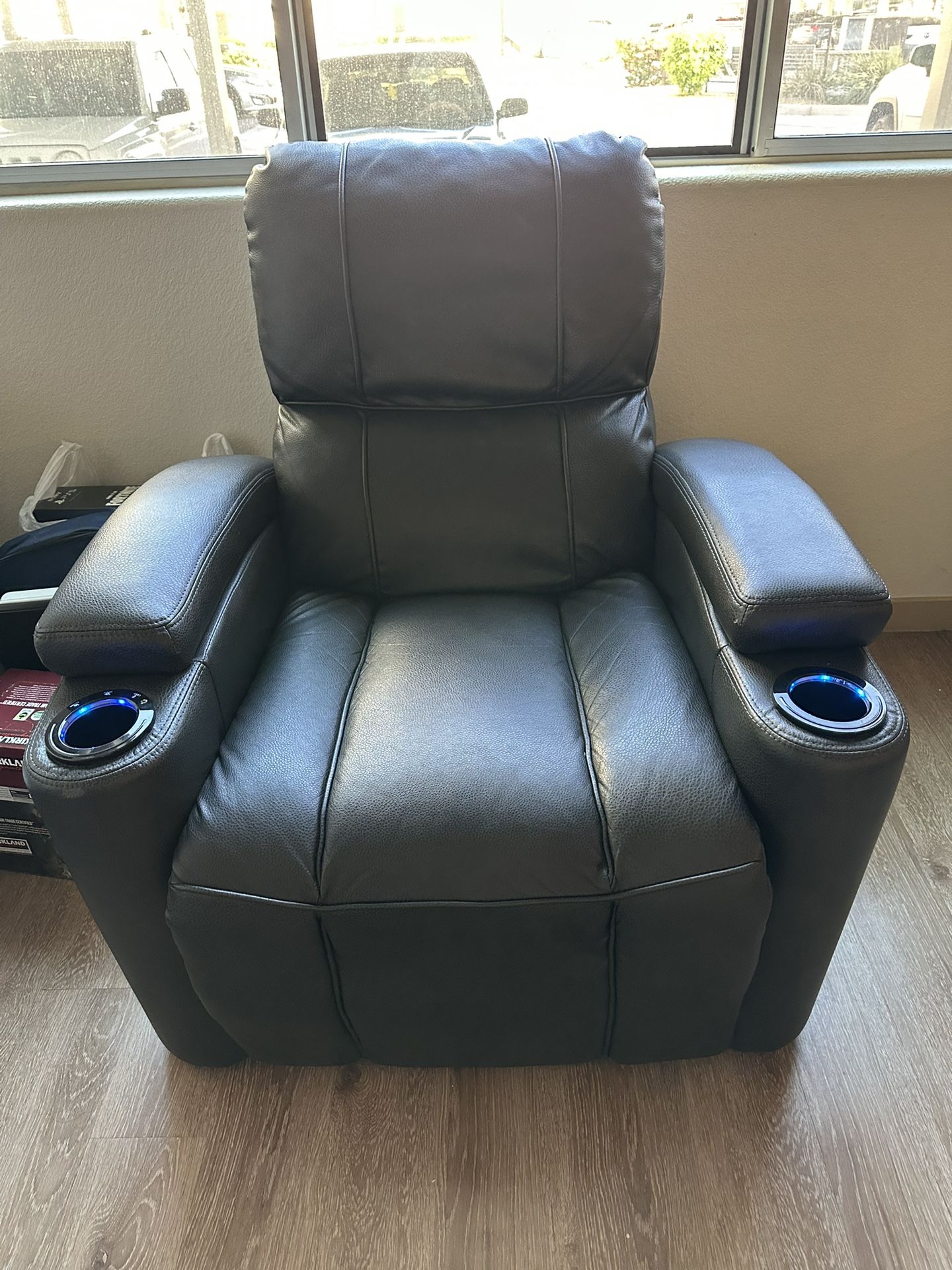 Lazy Boy Like Recliner - Excellent Condition